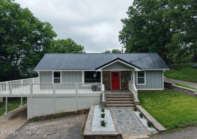 Homes for sale in Lenoir City, TN | 311 1/2 E 1st Ave, Lenoir City, TN 37771 | MLS# 1344862