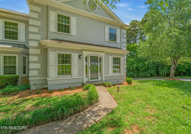 Photo 3 of Sale Pending at 8839 Ashton Ct, Knoxville, TN 37923 | MLS# 1344369 | Listing updated on 2026-09-03