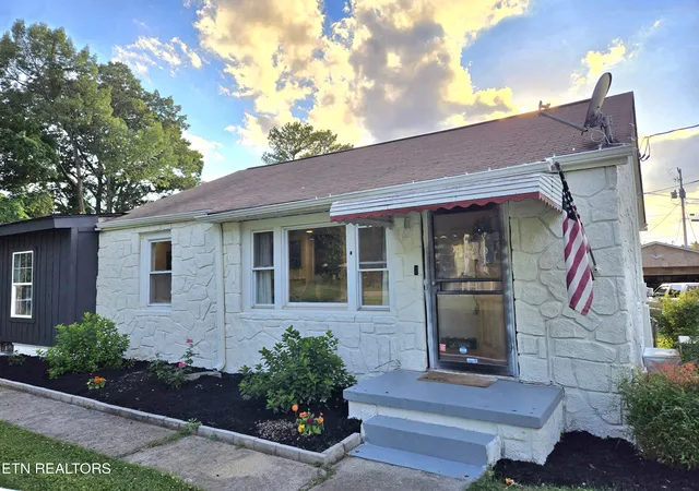 2nd image of 611 Leconte Ln, Knoxville, TN 37912 | MLS# 1344353