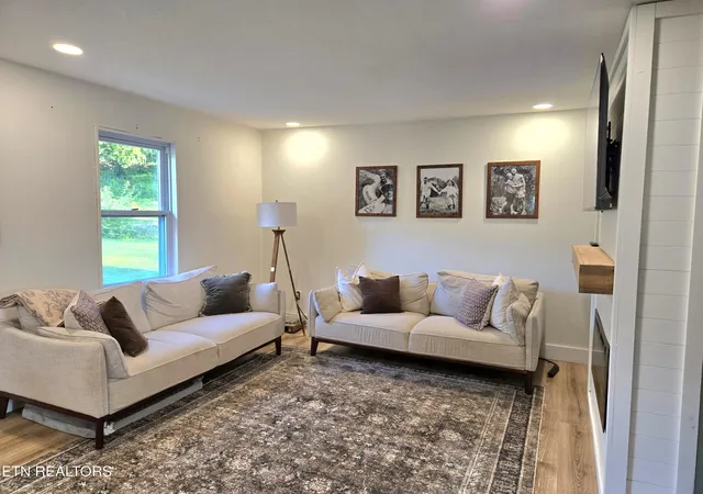 Photo 3 of Single family home for sale at 611 Leconte Ln, Knoxville, TN 37912 | MLS# 1344353 | Listing updated on 2026-08-24