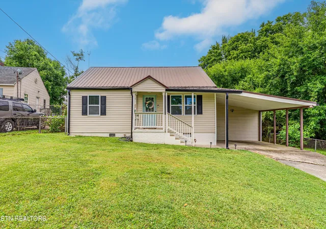 Homes for sale in Knoxville, TN | 4321 High School Rd, Knoxville, TN 37912 | MLS# 1345996