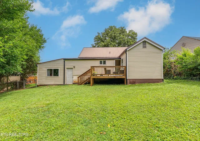 Homes for sale in Knoxville, TN | 4321 High School Rd, Knoxville, TN 37912 | MLS# 1345996