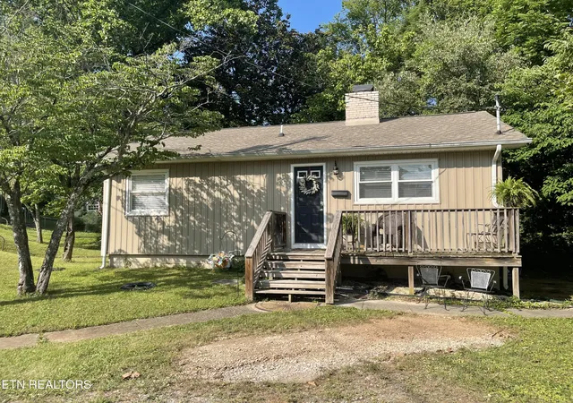 Homes for sale in Oak Ridge, TN | 105 E Passmore Ln, Oak Ridge, TN 37830 | MLS# 1344482