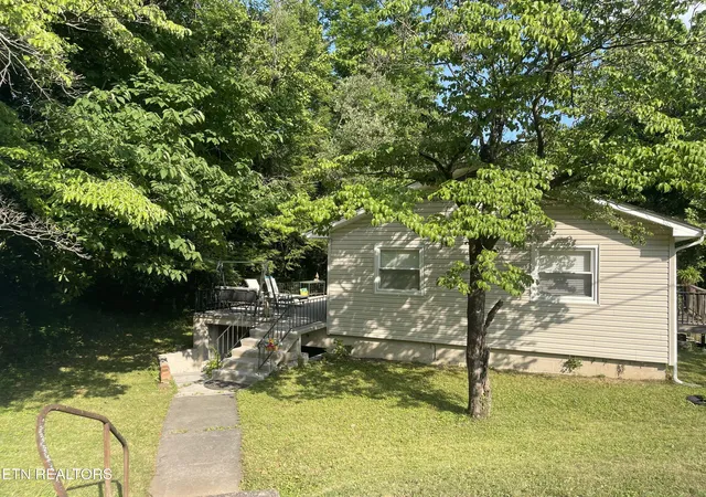 Homes for sale in Oak Ridge, TN | 105 E Passmore Ln, Oak Ridge, TN 37830 | MLS# 1344482