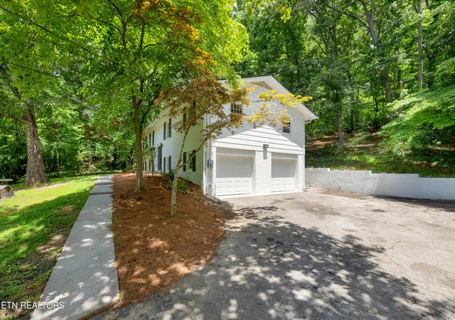 Homes for sale in Oak Ridge, TN | 14 Monaco Ln, Oak Ridge, TN 37830 | MLS# 1344929