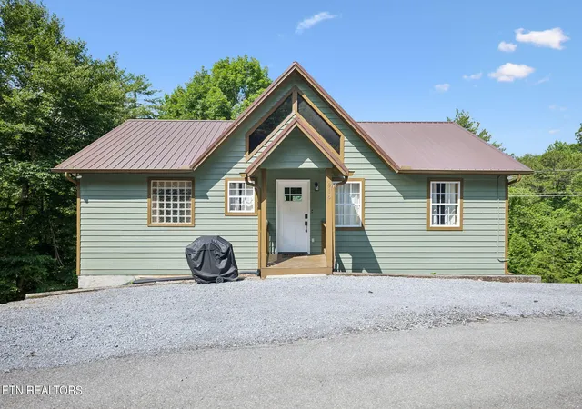 Photo 2 of Single family home for sale at 916 Hideaway Hills Cir, Sevierville, TN 37862 | MLS# 1344586 | Listing updated on 2026-10-08