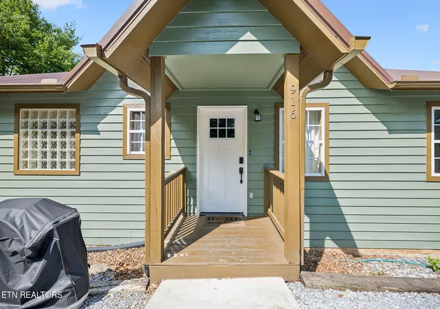 Photo 3 of Single family home for sale at 916 Hideaway Hills Cir, Sevierville, TN 37862 | MLS# 1344586 | Listing updated on 2026-10-08