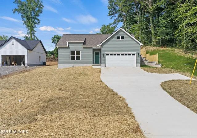 Homes for sale in Clinton, TN | 212 Westbury Dr, Clinton, TN 37716 | MLS# 1344689