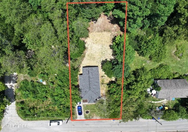 Homes for sale in Clinton, TN | 523 W Broad St, Clinton, TN 37716 | MLS# 1344486
