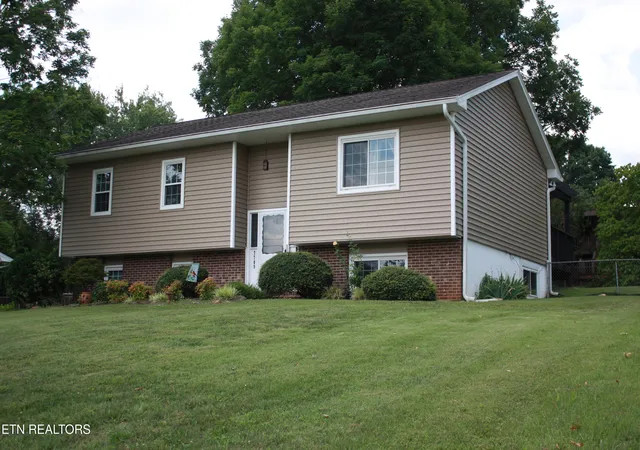 Photo 2 of Sale Pending at 7709 Windsong Rd, Powell, TN 37849 | MLS# 1345997 | Listing updated on 2026-09-18