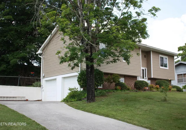 Photo 3 of Sale Pending at 7709 Windsong Rd, Powell, TN 37849 | MLS# 1345997 | Listing updated on 2026-09-18