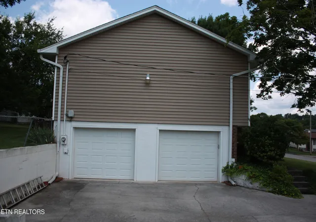 Photo 3 of Sale Pending at 7709 Windsong Rd, Powell, TN 37849 | MLS# 1345997 | Listing updated on 2026-09-18