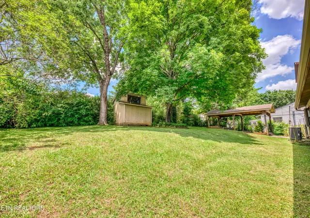 Homes for sale in Knoxville, TN | 3107 Myrtlewood Dr, Knoxville, TN 37921 | MLS# 1344535