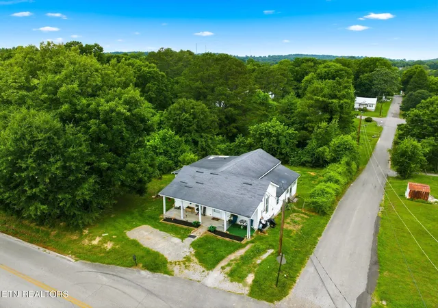 Homes for sale in Sweetwater, TN | 1002 Mccaslin Ave, Sweetwater, TN 37874 | MLS# 1344582