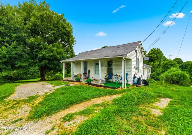 Homes for sale in Sweetwater, TN | 1002 Mccaslin Ave, Sweetwater, TN 37874 | MLS# 1344582