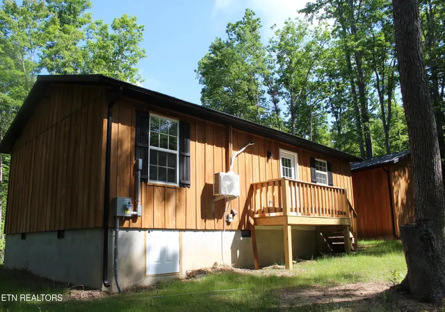 Homes for sale in Jamestown, TN | 102 Pickett Park Hwy, Jamestown, TN 38556 | MLS# 1344562