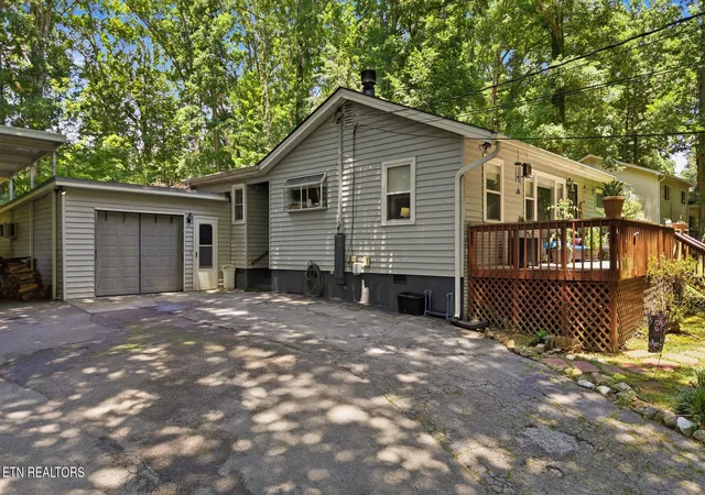 Photo 3 of Single family home for sale at 2537 Shaler Ln, Knoxville, TN 37920 | MLS# 1344585 | Listing updated on 2026-09-14