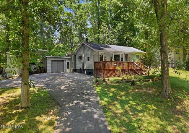 Photo 3 of Single family home for sale at 2537 Shaler Ln, Knoxville, TN 37920 | MLS# 1344585 | Listing updated on 2026-09-14