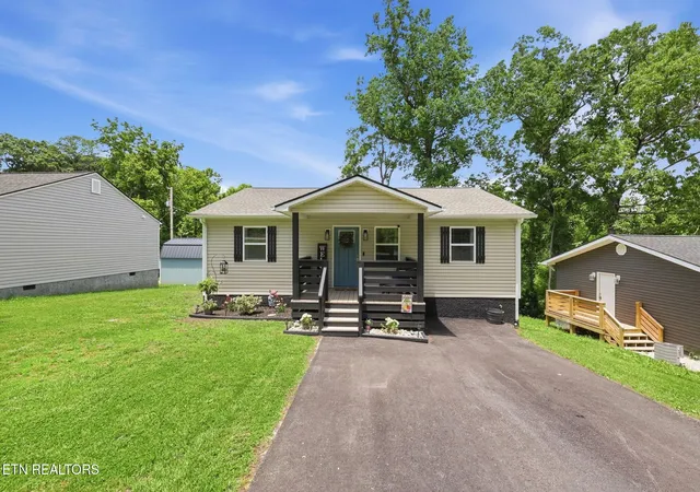 Homes for sale in La Follette, TN | 412 W Hemlock St, La Follette, TN 37766 | MLS# 1344644