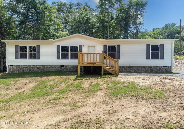 Homes for sale in Loudon, TN | 135 Pinecrest Dr, Loudon, TN 37774 | MLS# 1345110