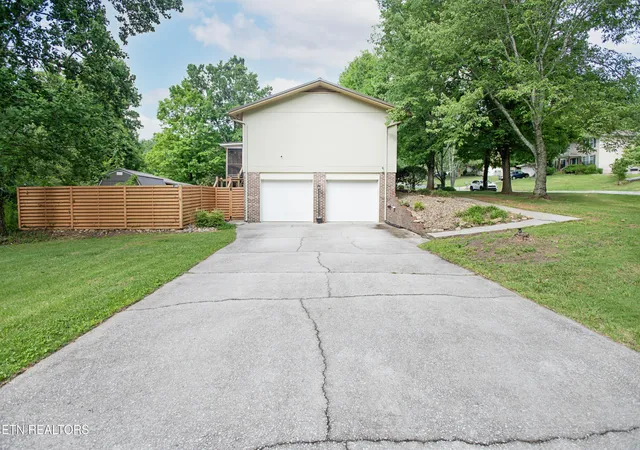 Photo 3 of Single family home for sale at 1241 Court Fld Rd, Knoxville, TN 37922 | MLS# 1344933 | Listing updated on 2026-09-10