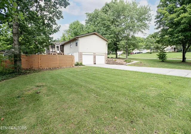 Photo 3 of Single family home for sale at 1241 Court Fld Rd, Knoxville, TN 37922 | MLS# 1344933 | Listing updated on 2026-09-10
