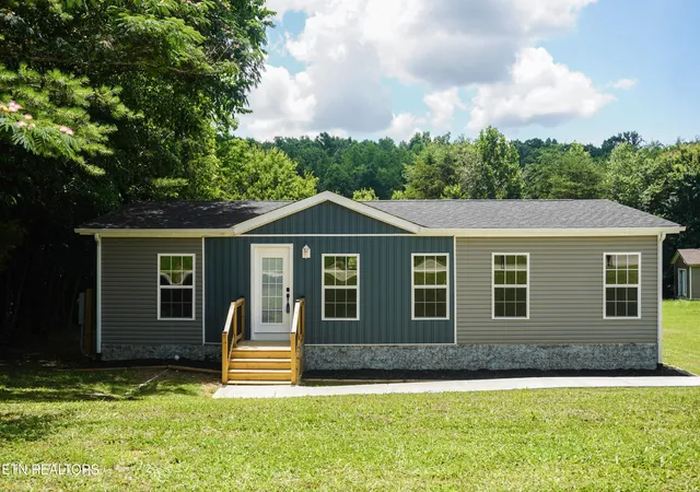 Photo 1 of Sale Pending at 425 Abbott Rd, Lenoir City, TN 37771 | MLS# 1344602 | Listing updated on 2026-08-31
