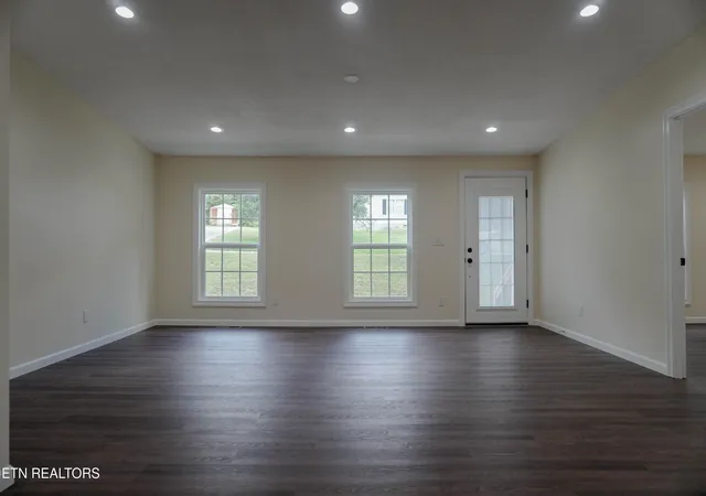Photo 2 of Sale Pending at 425 Abbott Rd, Lenoir City, TN 37771 | MLS# 1344602 | Listing updated on 2026-08-31