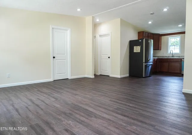Photo 3 of Sale Pending at 425 Abbott Rd, Lenoir City, TN 37771 | MLS# 1344602 | Listing updated on 2026-08-31