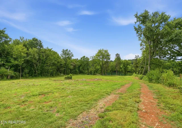 Homes for sale in Mascot, TN | 3128 Howell Rd, Mascot, TN 37806 | MLS# 1344928