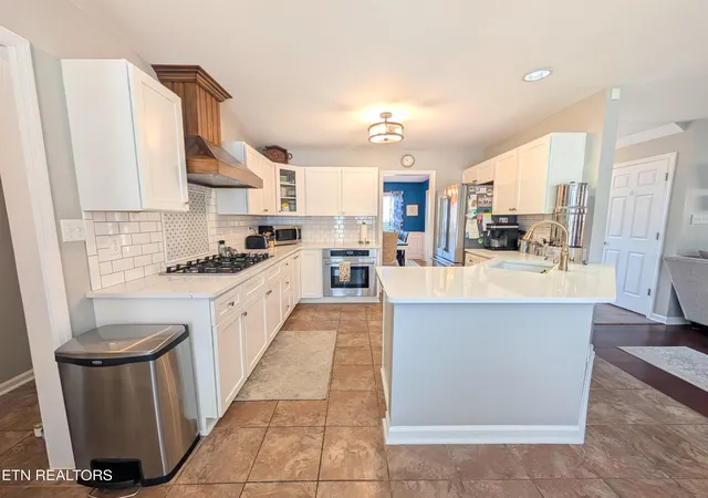 Photo 3 of Sale Pending at 2426 Amber Dawn Ln, Knoxville, TN 37920 | MLS# 1345295 | Listing updated on 2026-09-17