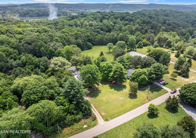 Homes for sale in Kingston, TN | 703 Little Dogwood Rd, Kingston, TN 37763 | MLS# 1344650