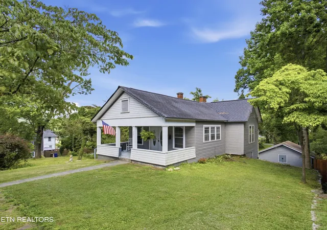 Homes for sale in Harriman, TN | 421 Cumberland St, Harriman, TN 37748 | MLS# 1345046