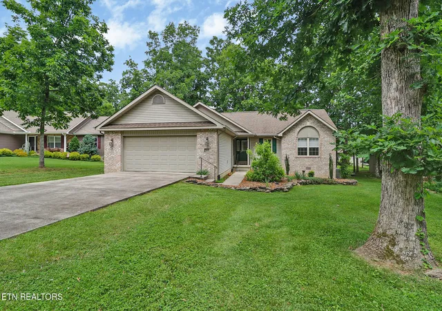 Photo 1 of Single family home for sale at 182 Berkshire Loop, Crossville, TN 38558 | MLS# 1344668 | Listing updated on 2026-06-15