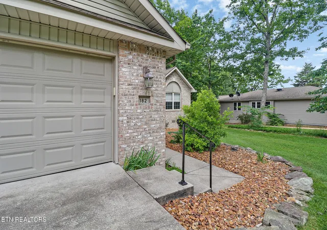 Photo 3 of Single family home for sale at 182 Berkshire Loop, Crossville, TN 38558 | MLS# 1344668 | Listing updated on 2026-06-15