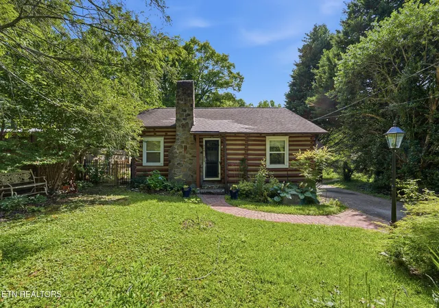 Homes for sale in Gatlinburg, TN | 848 Holston Dr, Gatlinburg, TN 37738 | MLS# 1344909