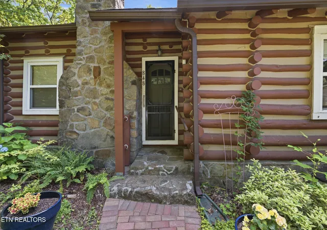 Homes for sale in Gatlinburg, TN | 848 Holston Dr, Gatlinburg, TN 37738 | MLS# 1344909