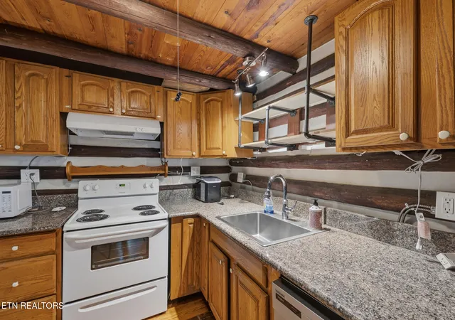 Homes for sale in Gatlinburg, TN | 848 Holston Dr, Gatlinburg, TN 37738 | MLS# 1344909