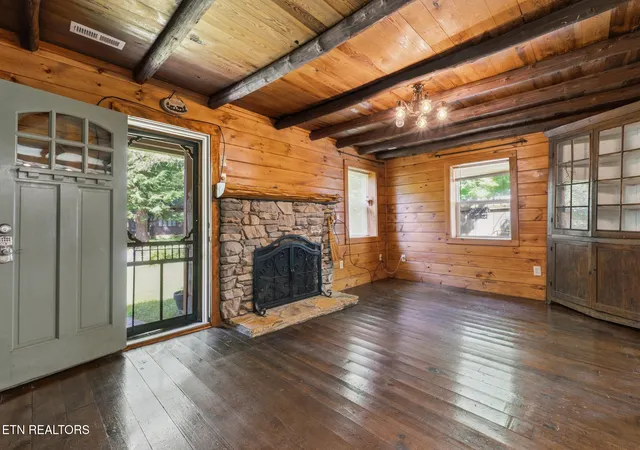 Homes for sale in Gatlinburg, TN | 848 Holston Dr, Gatlinburg, TN 37738 | MLS# 1344909
