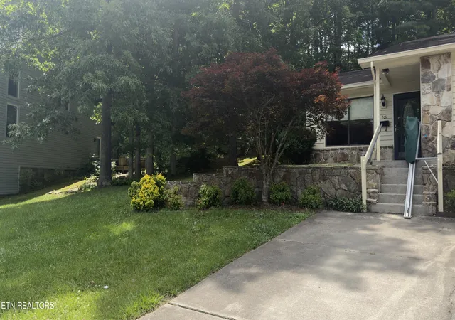 Homes for sale in Oak Ridge, TN | 106 Hazleton Ln, Oak Ridge, TN 37830 | MLS# 1344732