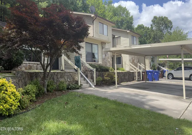 Homes for sale in Oak Ridge, TN | 106 Hazleton Ln, Oak Ridge, TN 37830 | MLS# 1344732