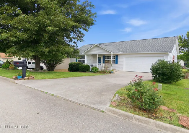 Photo 2 of Sale Pending at 7544 Silveredge Rd, Knoxville, TN 37918 | MLS# 1344690 | Listing updated on 2026-09-17