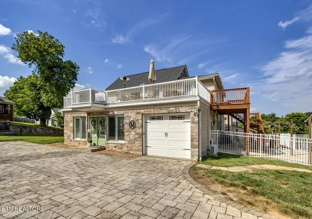 Photo 3 of Single family home for sale at 822 Cumberland St, Harriman, TN 37748 | MLS# 1344737 | Listing updated on 2026-09-16