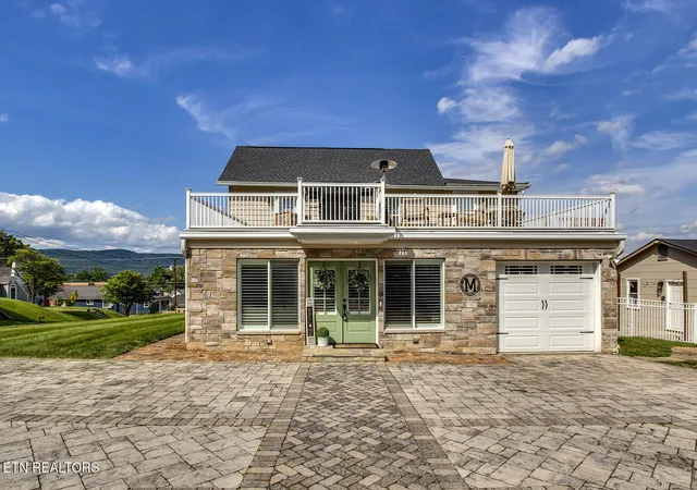 Photo 3 of Single family home for sale at 822 Cumberland St, Harriman, TN 37748 | MLS# 1344737 | Listing updated on 2026-09-16