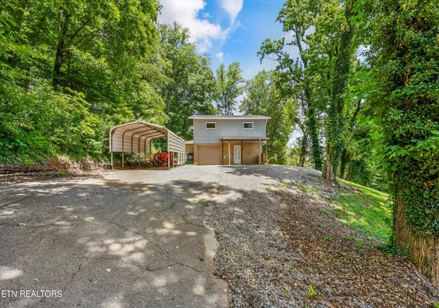 Photo 4 of Sale Pending at 410 Sherwood Ests Cir, Clinton, TN 37716 | MLS# 1344724 | Listing updated on 2026-09-30