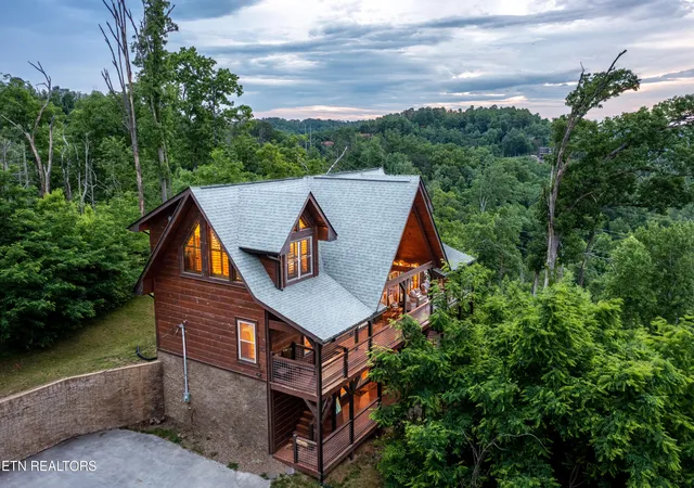 3rd image of 1219 Hemlock Dr, Gatlinburg, TN 37738 | MLS# 1345195