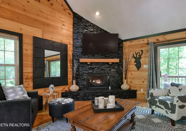 3rd image of 380 Laurel Rd, Townsend, TN 37882 | MLS# 1344748