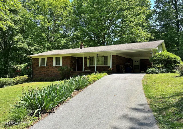 Photo 3 of Single family home for sale at 129 Jefferson St, Harrogate, TN 37752 | MLS# 1344758 | Listing updated on 2026-10-01