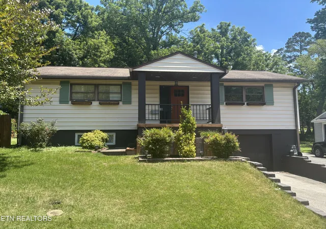 Homes for sale in Oak Ridge, TN | 104 Ashland Ln, Oak Ridge, TN 37830 | MLS# 1345315
