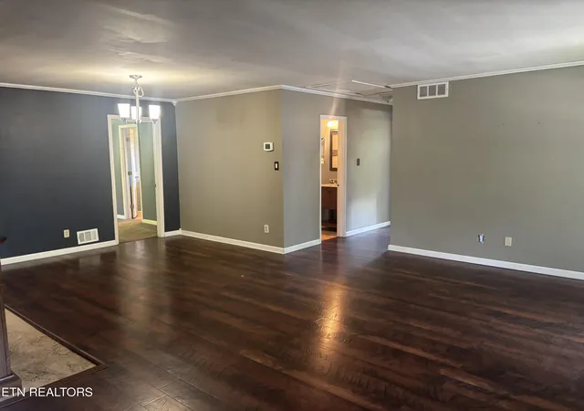 Photo 4 of Sale Pending at 104 Ashland Ln, Oak Ridge, TN 37830 | MLS# 1345315 | Listing updated on 2026-09-21